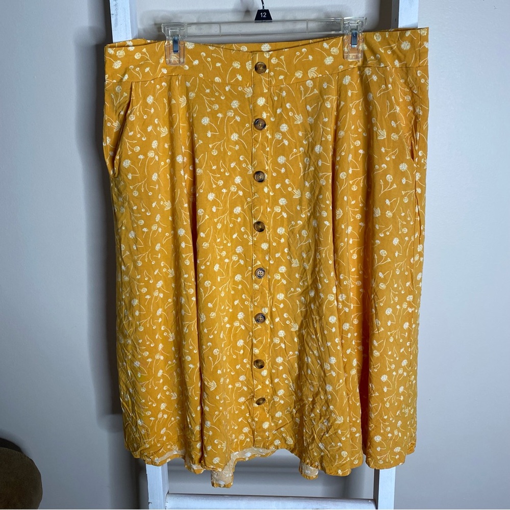 Torrid Mustard Yellow Floral Challis Button Midi Skirt. Size 2.